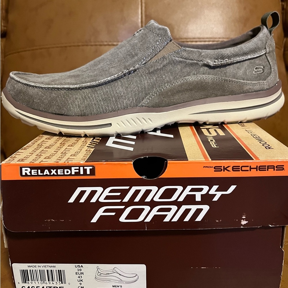 Mens memory foam Skechers - brand new